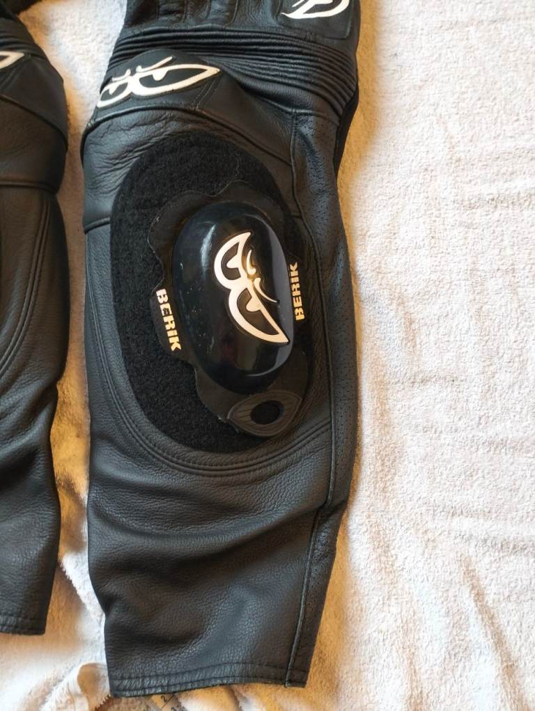 Berik Ls2-8323 2pc Leather Mens Motorcycle Suit Size Medium 32" Waist 42" Chest