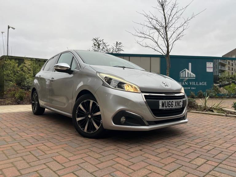 2016 Peugeot 208 1.2 PureTech Allure Premium 5dr HATCHBACK PETROL Manual