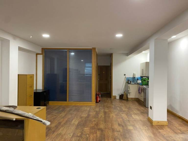 Office in Perivale to Let - all inclusive can accommodate 5-6