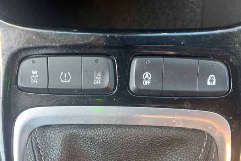 2019 Vauxhall Crossland X 1.2T ecoTec [110] SE 5dr [6 Speed] [S/S] HATCHBACK PETROL Manual