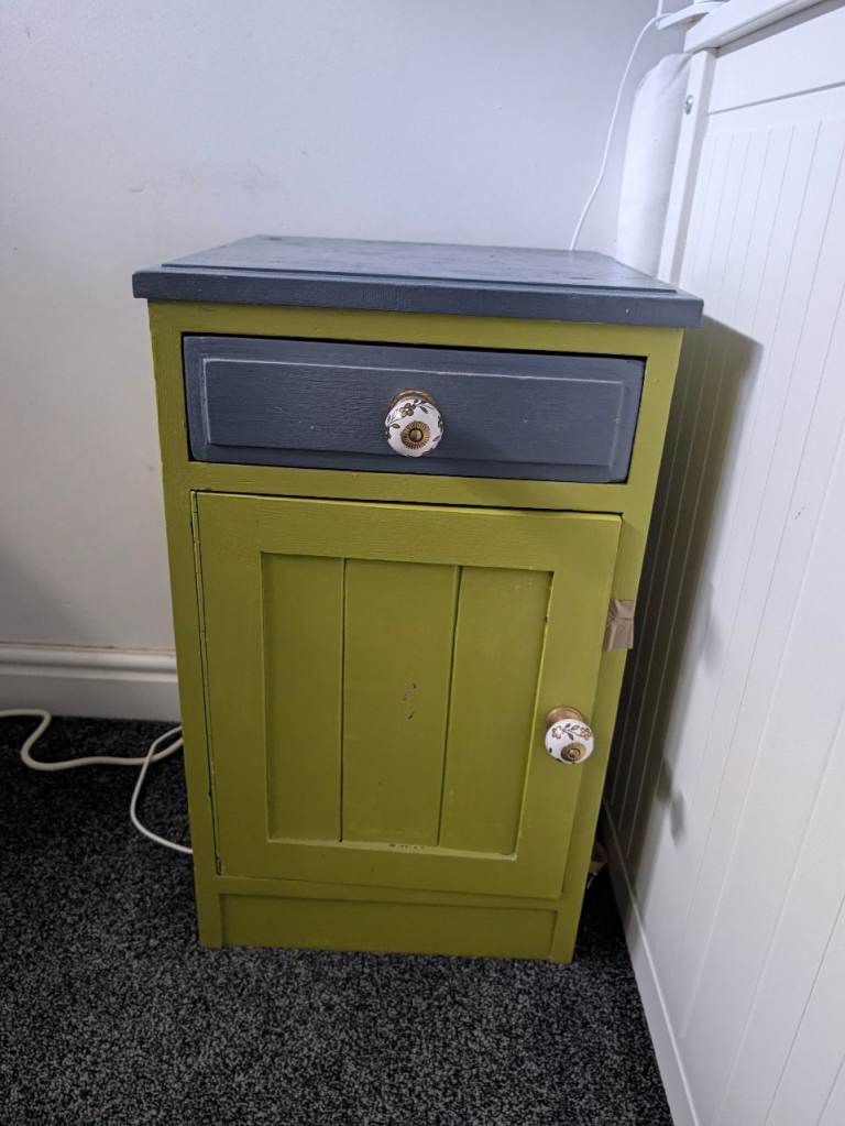 2 x bedside tables