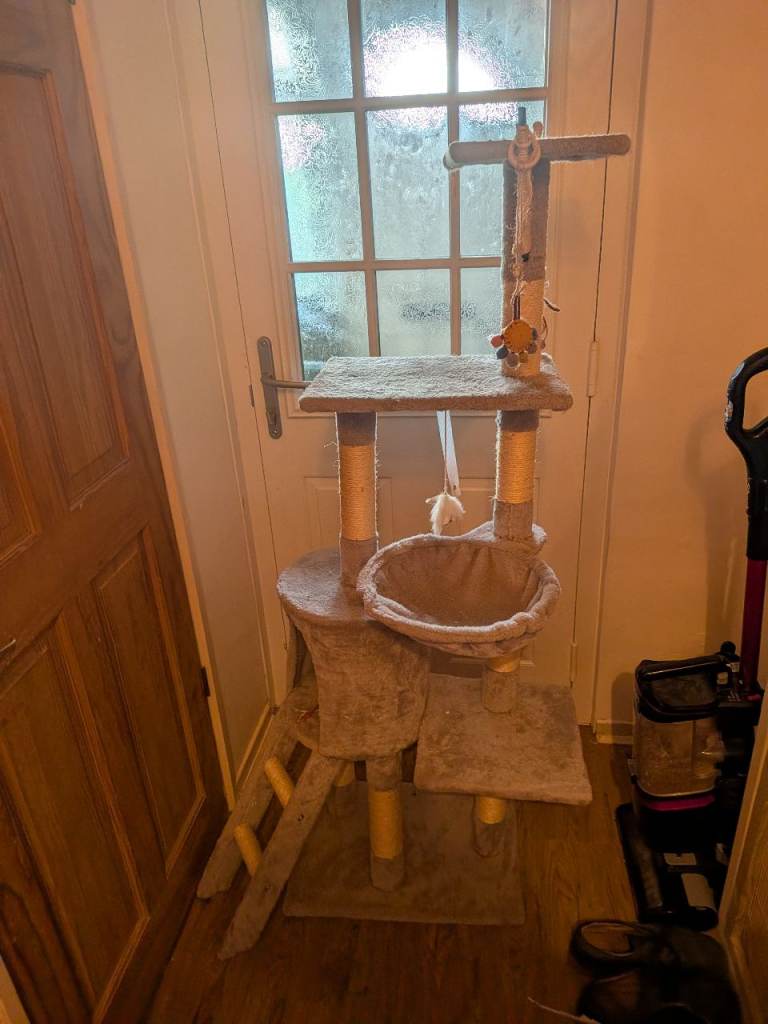 Cat tree