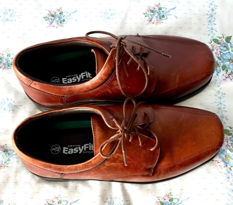   Men’s Shoes Brand New Never  Worn size 8 wide fit