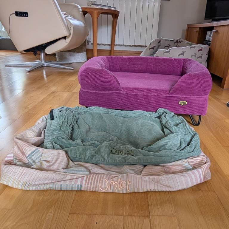 Omlet small dog basket with 2 spare covers