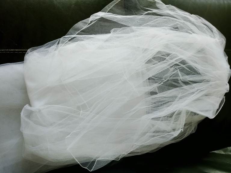 Very long double wedding veil. (Ref: WVDW2550)