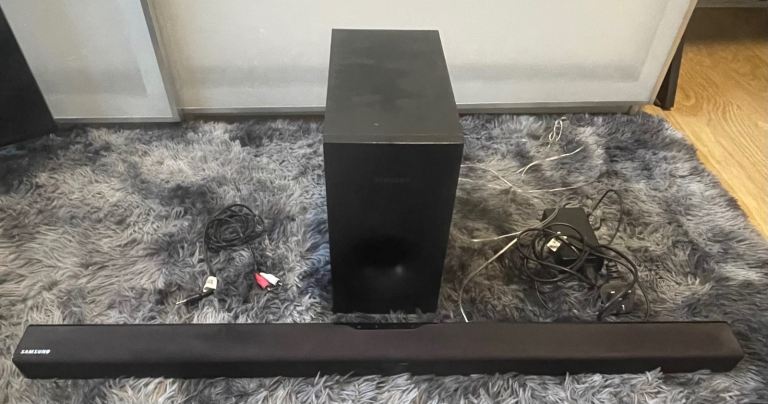 Samsung HW-H355 2.1-Channel Soundbar with Subwoofer