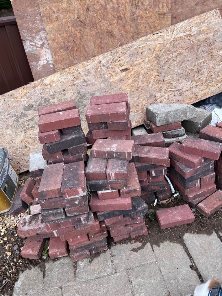Red Paving Bricks - Approx 100