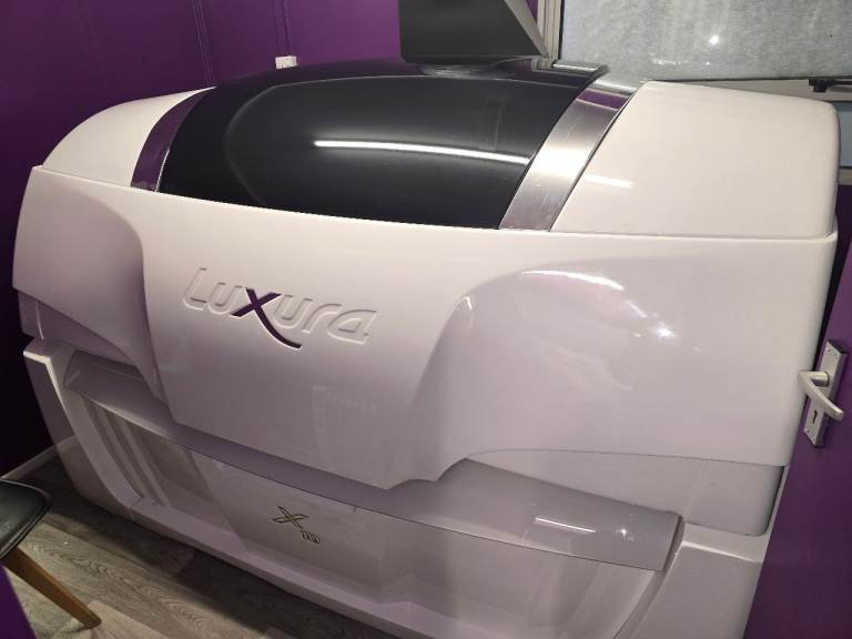 Luxura X10 sunbed 
