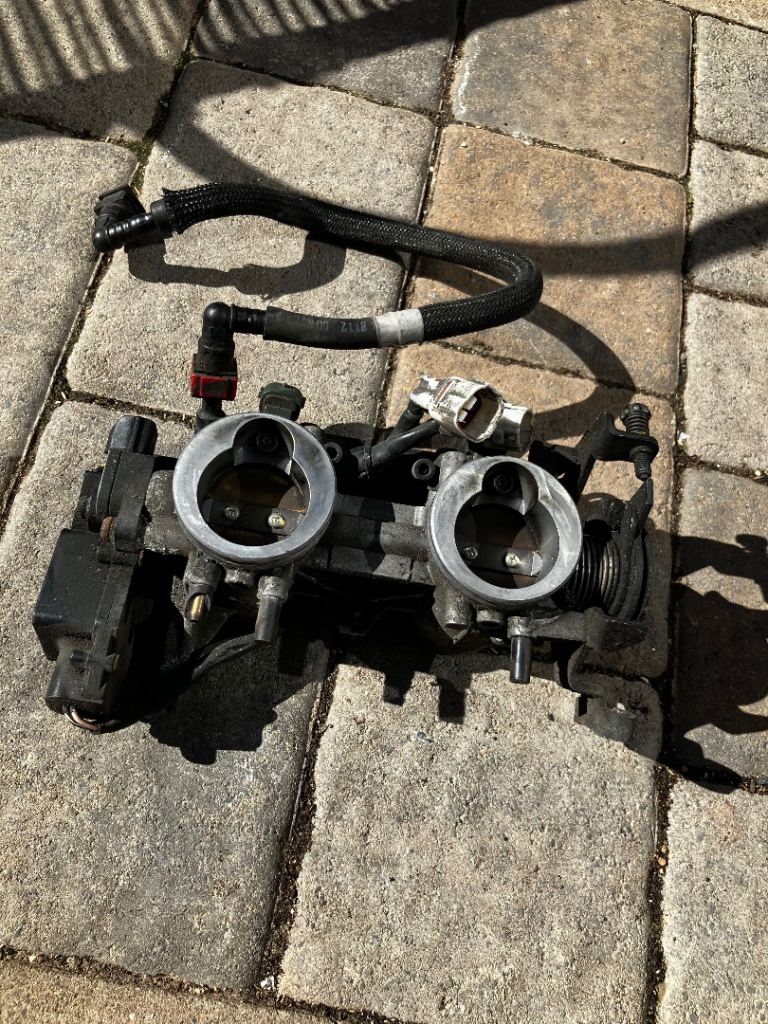Breaking Kawasaki 650 parts 2007