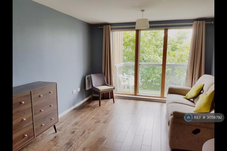 1 bedroom flat in London Road, London, TW7 (1 bed) (#3058792)