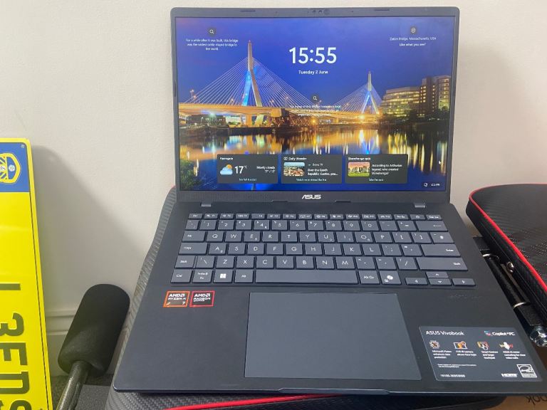 ASUS Vivobook 14 for sale. Almost brand new.