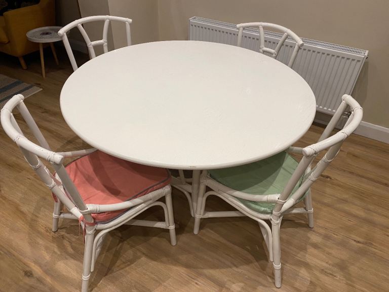 Dining table and four chair set with cushions - Solid wood