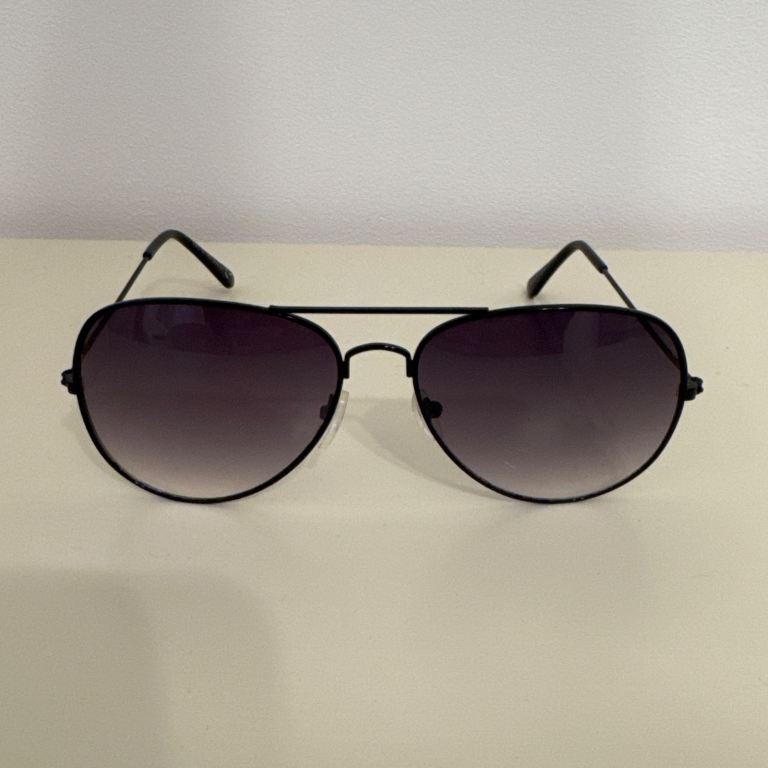 Unisex Black Aviator Sunglasses Metal Frame Gradient Smoke Lens - One size