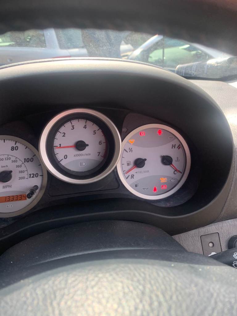 Toyota RAV 4 Estate 20DIESEL  SPARES REPAIR  NEEDS ALTNATOR FITTED £600 NO OFFERS 