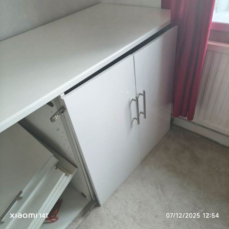 High gloss heavy Cabinet/storage/TV table 