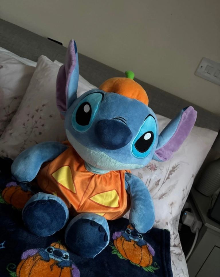 Disney Stitch Halloween Plush & Blanket Set – New