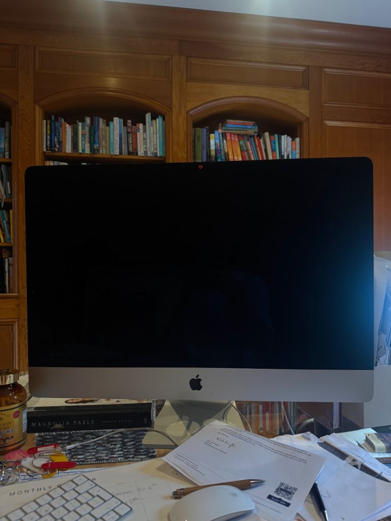 2017 8gb 1TB Apple iMac Desktop Computer - Good Condition