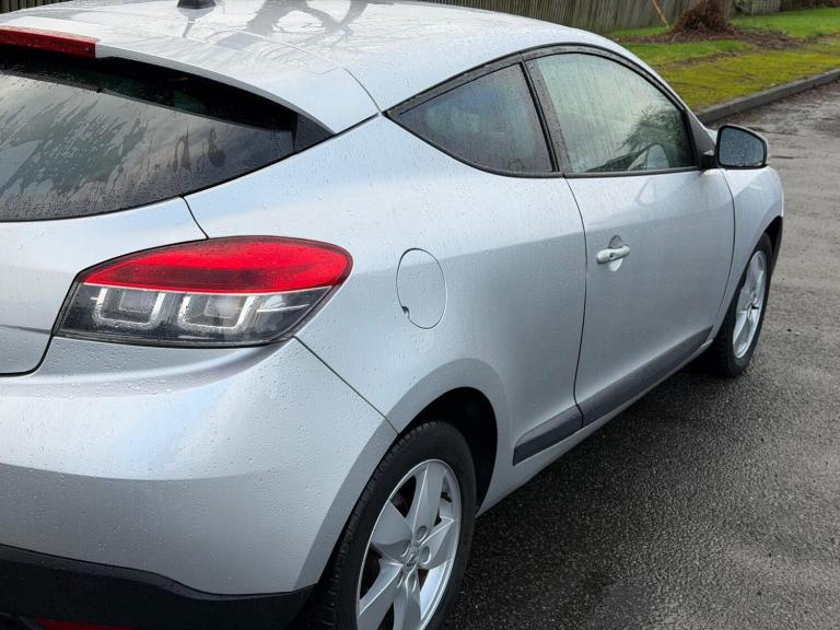 2011 Renault Megane 1.6 16V Dynamique TomTom Euro 5 3dr COUPE Petrol Manual