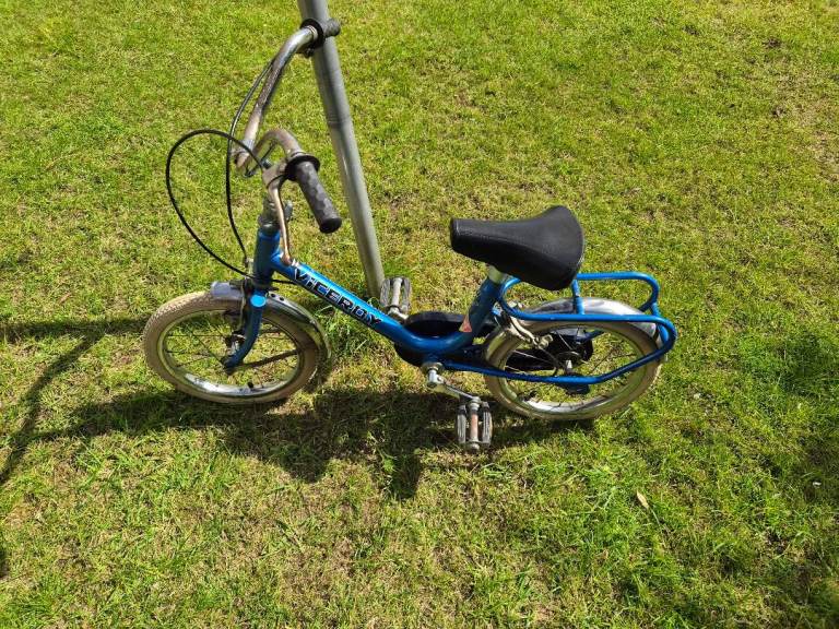 Child's bike, 14 inch wheels, quick release seat and handlebars