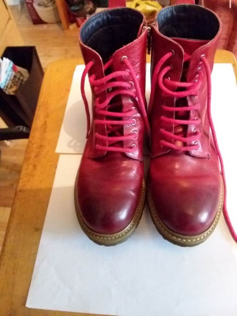 red women's Moshulu boots