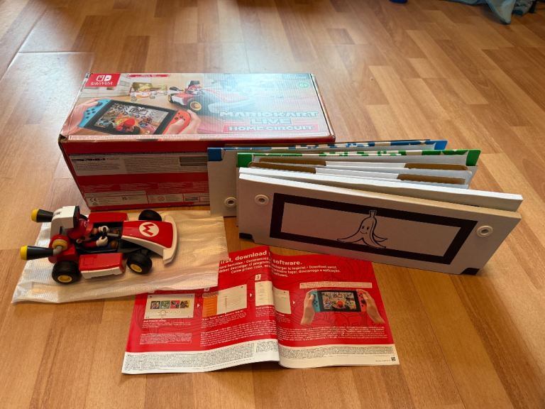 Nintendo Switch Mario Kart Live Home Circuit (Luigi Set)