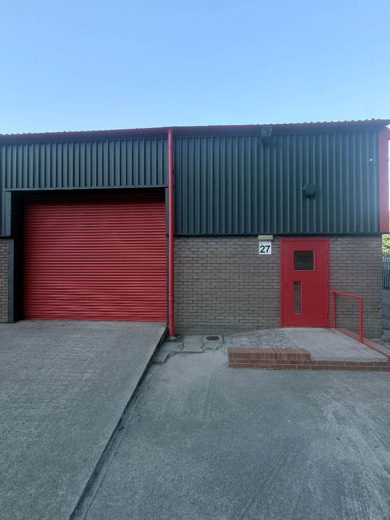 Self contained warehouse unit with mezzanine to let in Mountain Ash, no deposit! 