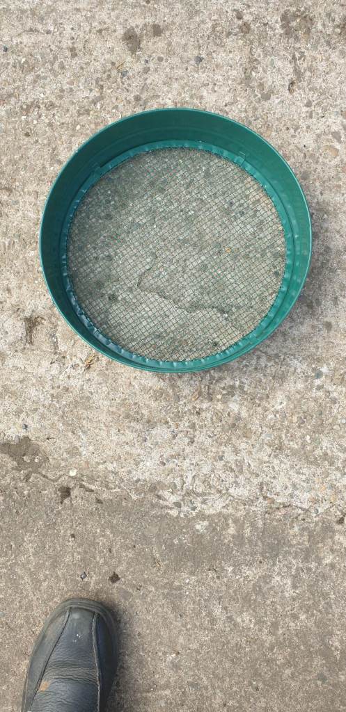 Steel garden riddle 1/2" mesh