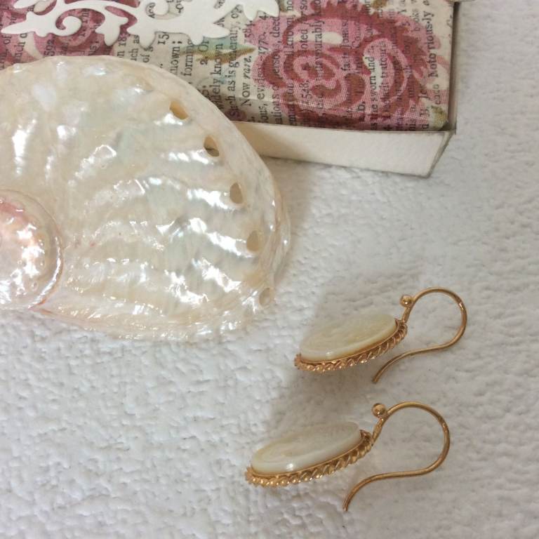 Vintage 925 silver gold plated mother-of-pearl cameo earrings - 3cm/1'' - box