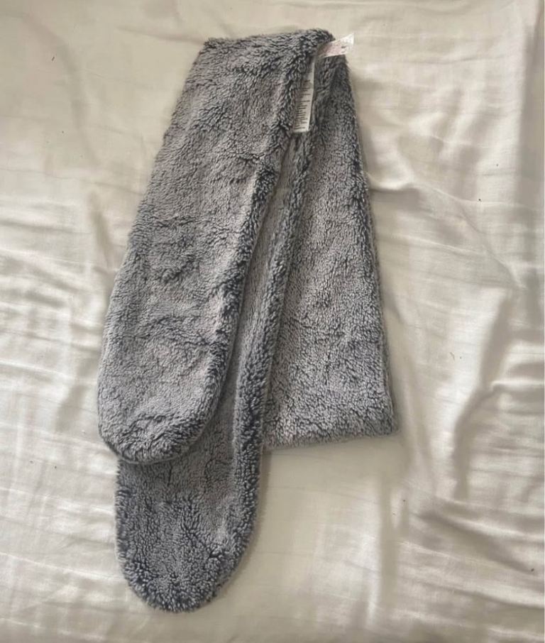 Assorted items of clothing 