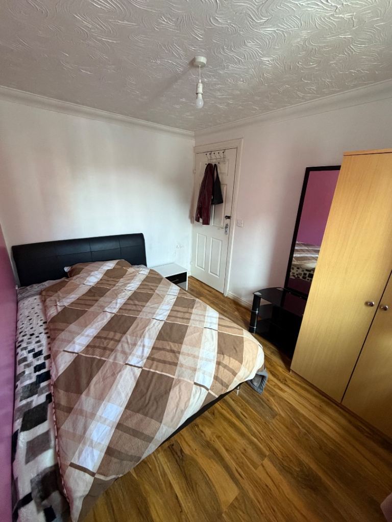 Bedroom for Rent in Milton Keynes (Please read the full description before contacting us)