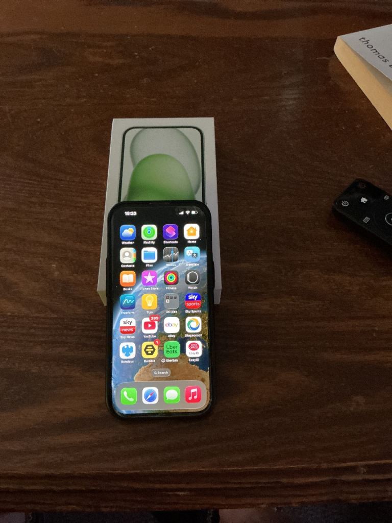 Apple iPhone 15 yellow – As Good As New, with Box