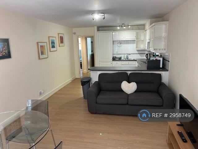 2 bedroom flat in Challenger House, London, E14 (2 bed) (#2958749)