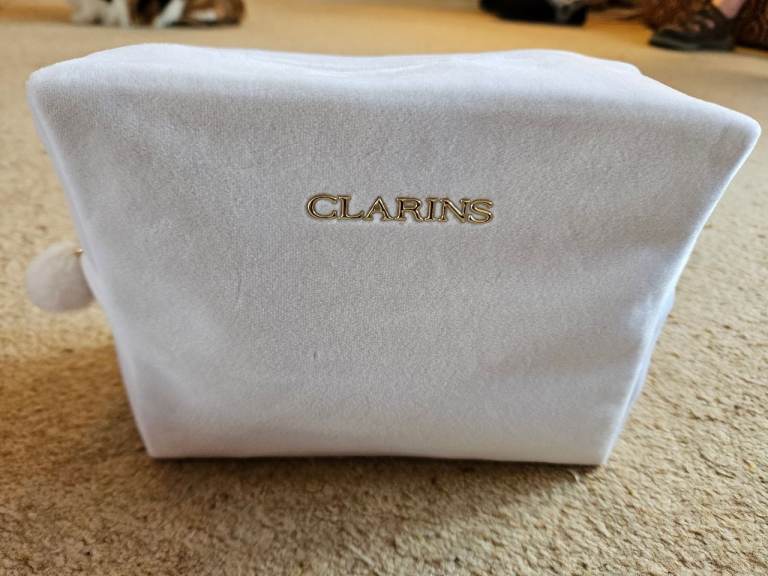 CLARINS White Velour Make-up Bag/Washbag - NEW