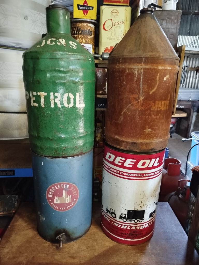 4 x Vintage 5 Gallon Oil Cans 