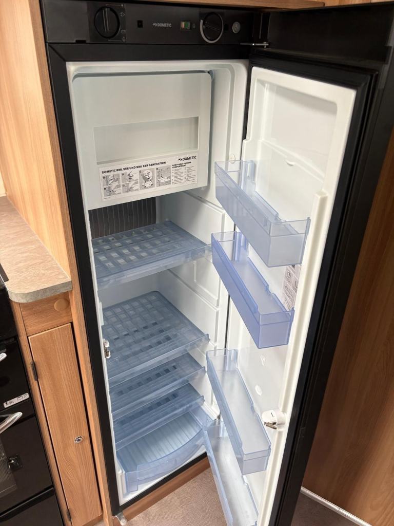 BAILEY PEGASUS GT70 GENOA - 2 BERTH CARAVAN WITH END WASHROOM AND MOTORMOVER