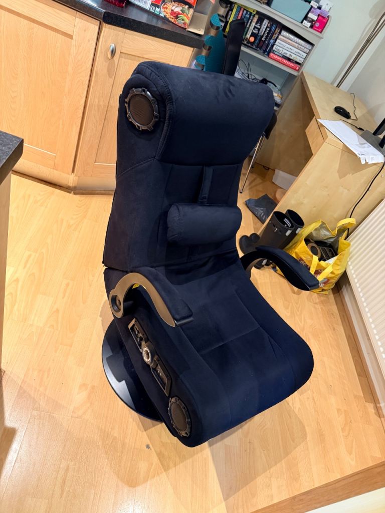 X Rocker deluxe 4,1 Gaming Chair – Black, excellent Condition