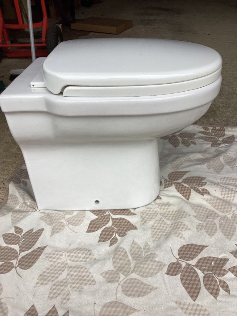 Back to wall/cabinet toilet pan