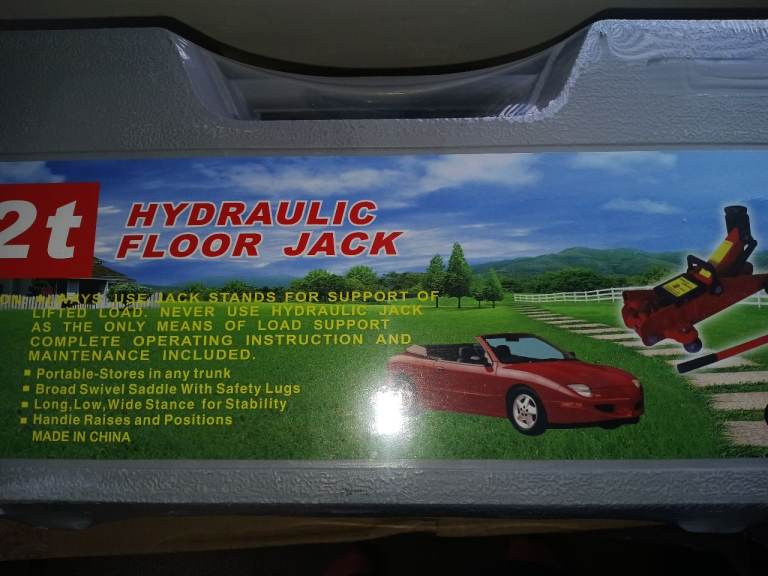 Trolley jack and protective pad- new unopened car jack 