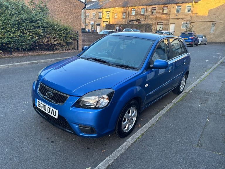 KIA RIO petrol hatchback manual 2010 year