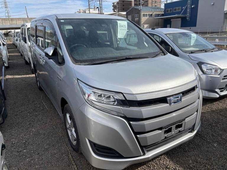 Toyota Noah Petrol/Electric Hybrid Automatic