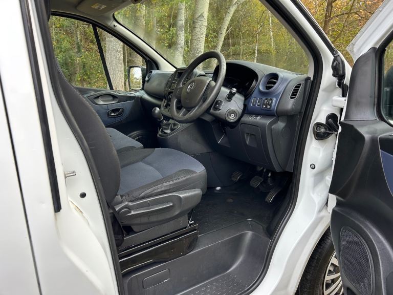 70,000 MILES VAUXHALL VIVARO 1.6 CDTI 2018 FREE ULEZ EX BT 2 SIDE DOORS EXCELLENT CONDITION