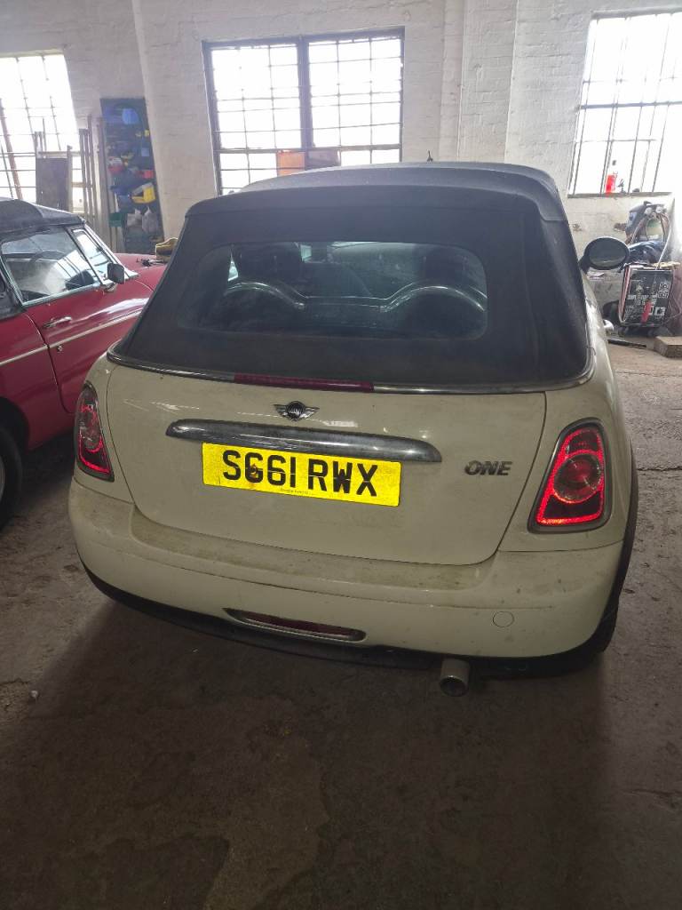 Mini, CONVERTIBLE, Convertible, 2011, Manual, 1598 (cc), 2 doors