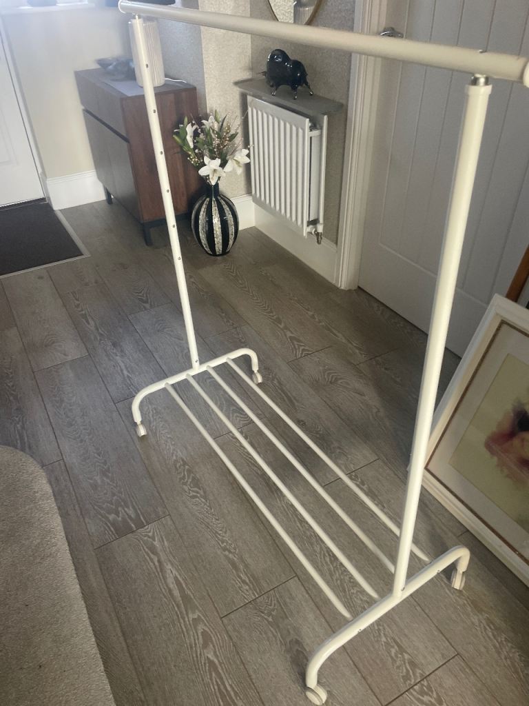 Clothes rail