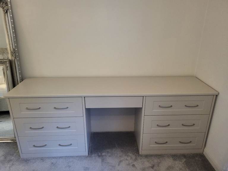 Light Grey Dressing Table with Drawers – Good Condition
