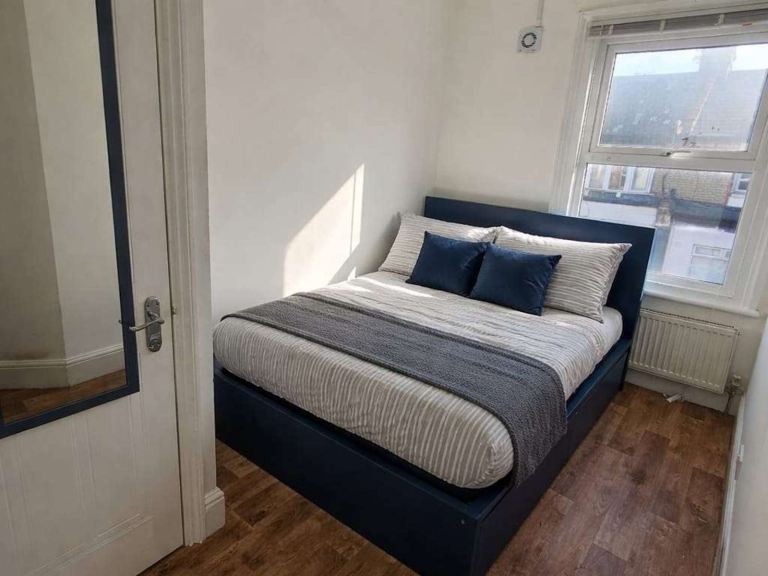 Double room in flat share wd24 watford