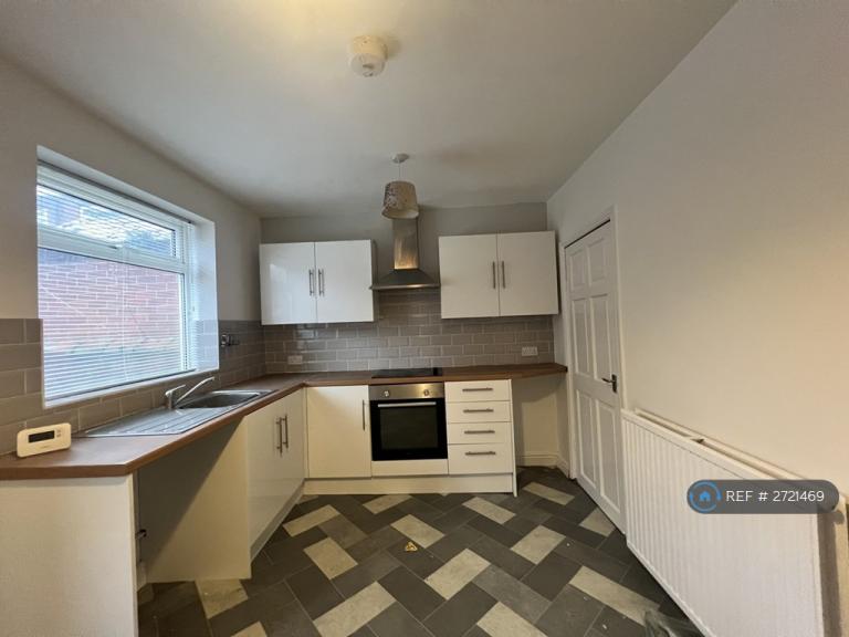 3 bedroom house in Hebron Street, Royton, Oldham, OL2 (3 bed) (#2721469)