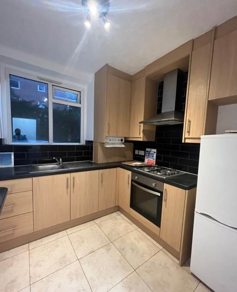 Room in Battersea. Available  the 25 of January. 