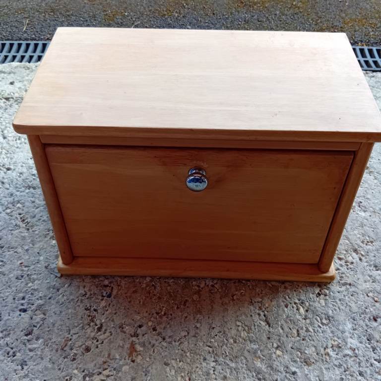 Good condition pine bread bin