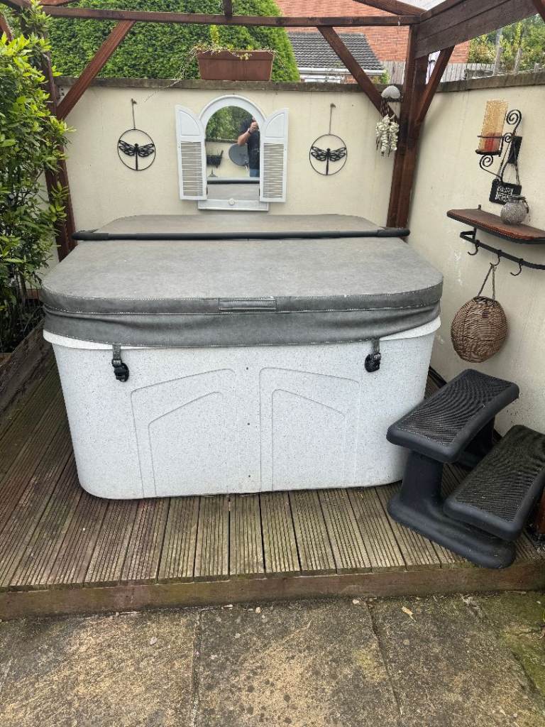 HOT TUB 323 Amp. 4 Seater with 13 jets/heaters