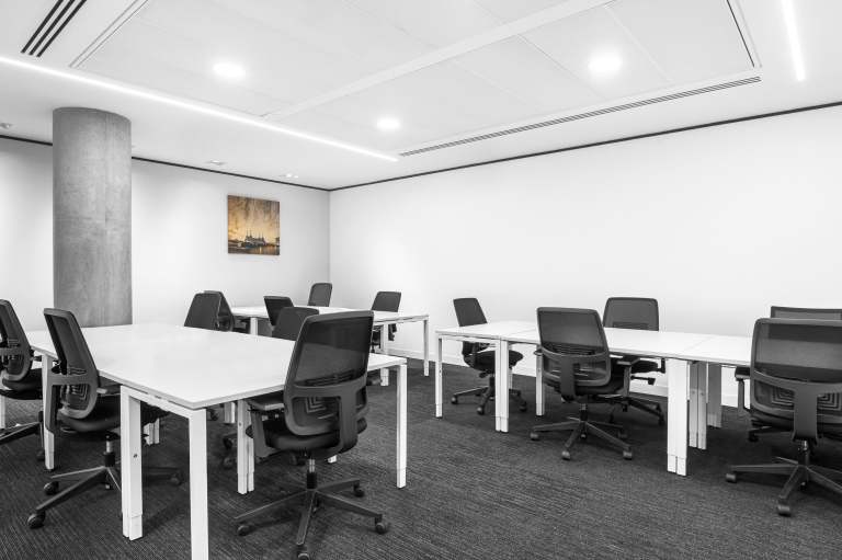 London - W26BD \ Flexible Office Space with 5 Workstations